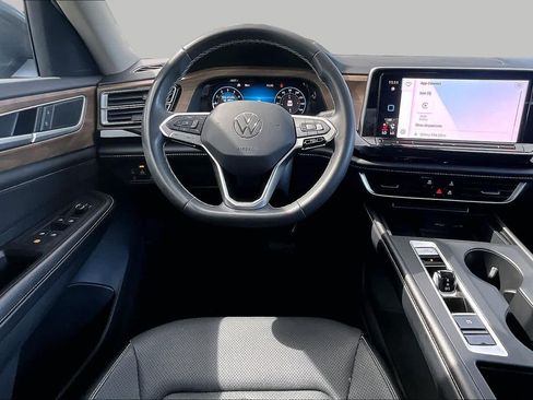 Used 2024 Volkswagen Atlas SE FWD image 6