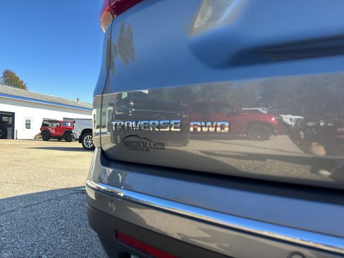 Used 2020 Chevrolet Traverse Premier image 11