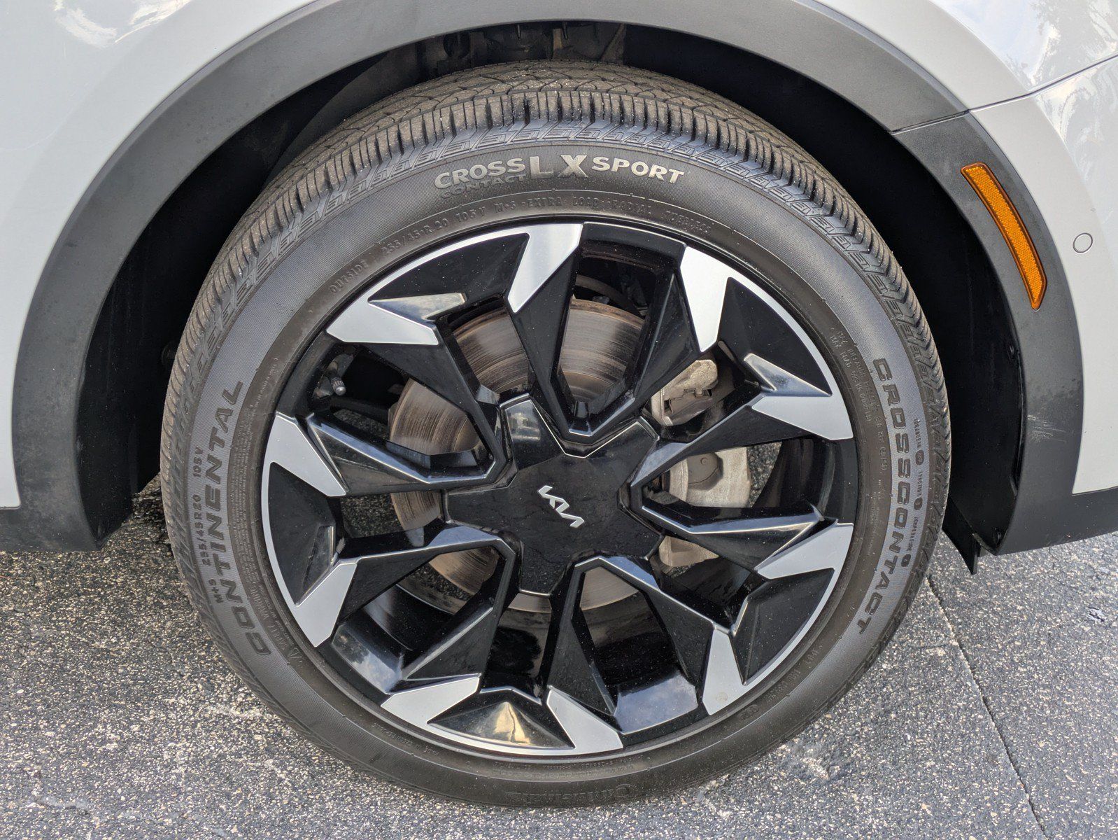 Certified 2025 Kia Sorento SX FWD image 9