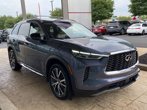 Used 2025 INFINITI QX60 Sensory w/ Vision Package AWD/4WD image 3