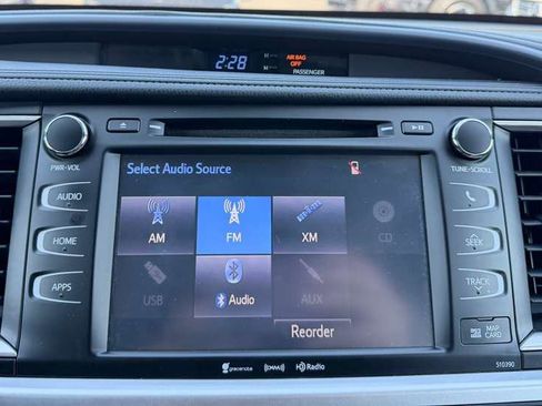 Used 2019 Toyota Highlander XLE AWD/4WD image 39