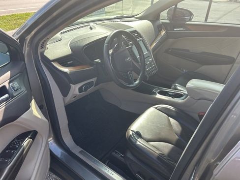 Used 2017 Lincoln MKC Select w/ Select Plus Package image 8