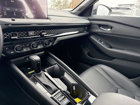 Used 2025 Honda Accord Sport image 40