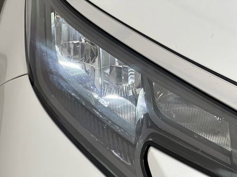 Used 2025 Toyota Sienna XLE FWD image 9