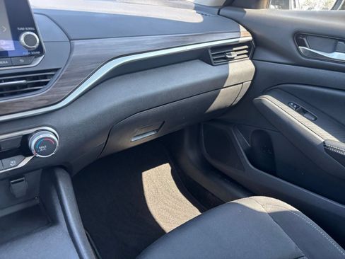 Used 2025 Nissan Altima 2.5 SV FWD image 35