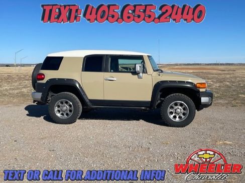 Used 2012 Toyota FJ Cruiser 4WD w/ Convenience Pkg image 2