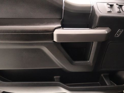 Used 2019 Ford F150 XLT w/ Equipment Group 302A Luxury AWD/4WD image 17