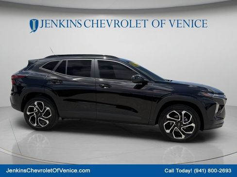 Used 2026 Chevrolet Trax RS w/ Driver Confidence Package FWD image 2