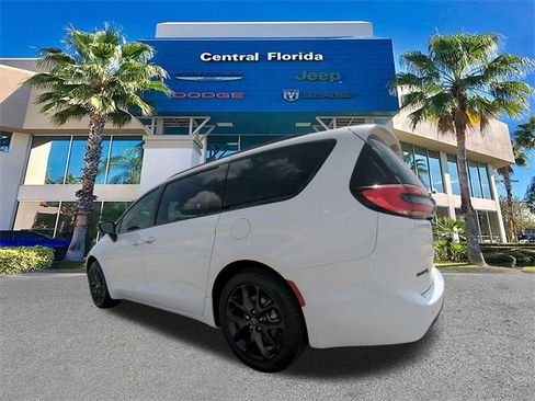 New 2026 Chrysler Pacifica Limited w/ S Appearance Package image 7