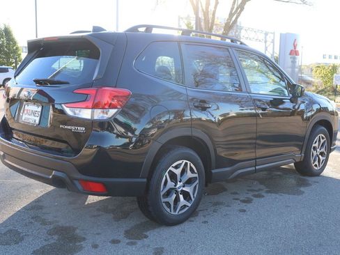 Used 2023 Subaru Forester Premium image 8
