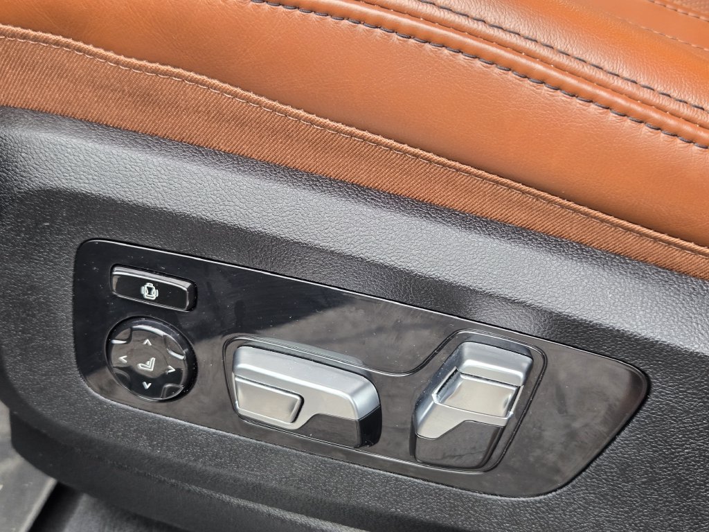 Certified 2025 BMW X7 M60i AWD/4WD image 27