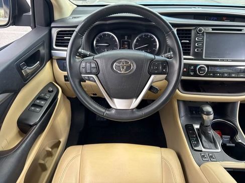 Used 2016 Toyota Highlander XLE AWD/4WD image 19