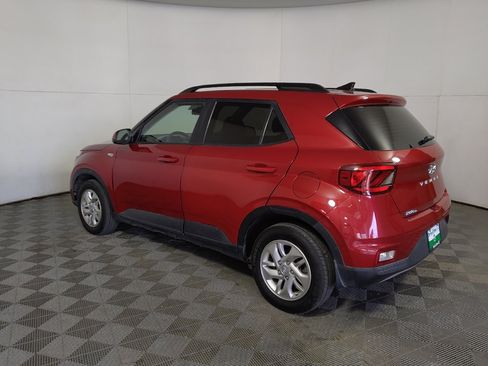 Used 2020 Hyundai Venue SEL FWD image 3