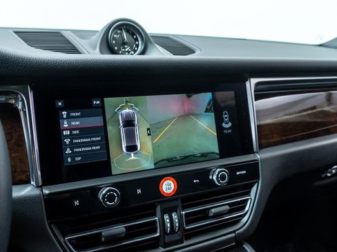 Certified 2026 Porsche Macan AWD/4WD image 18