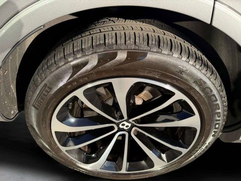 Certified 2022 Bentley Bentayga image 24