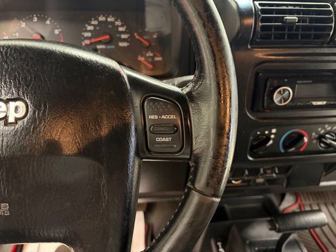 Used 2005 Jeep Wrangler Unlimited w/ Security Group AWD/4WD image 12