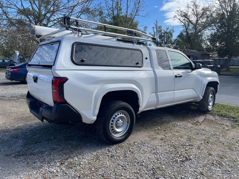 Used 2024 Toyota Tacoma SR image 4