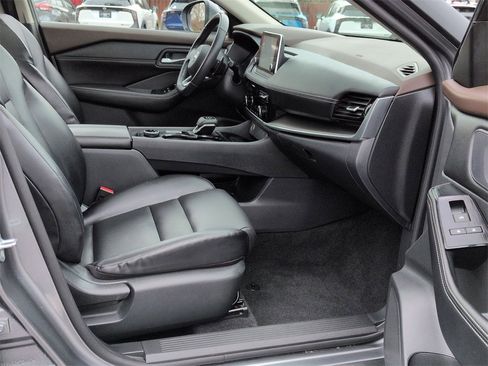 Used 2023 Nissan Rogue SV w/ SV Premium Package image 21