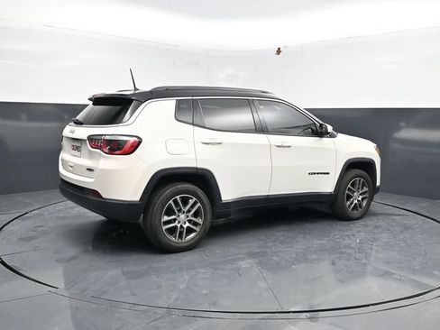 Used 2018 Jeep Compass Latitude w/ Cold Weather Group AWD/4WD image 9
