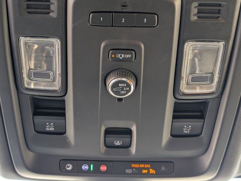 Used 2021 Chevrolet Suburban Z71 image 25