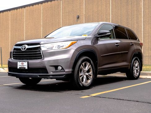 Used 2016 Toyota Highlander Plus AWD/4WD image 4