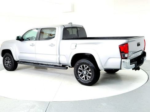 Used 2020 Toyota Tacoma SR5 AWD/4WD image 4