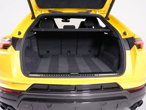 Used 2024 Lamborghini Urus Performante AWD/4WD image 19