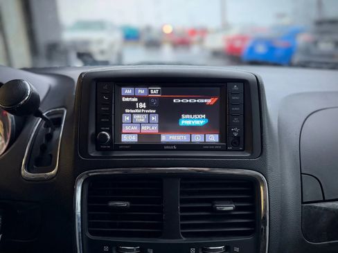 Used 2019 Dodge Grand Caravan SE w/ UConnect Hands-Free Group image 12