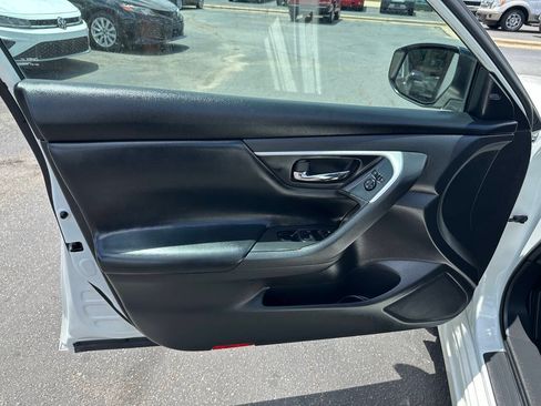 Used 2016 Nissan Altima 2.5 SV w/ Convenience Package FWD image 10