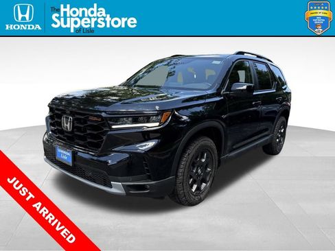 Certified 2025 Honda Pilot TrailSport image 1