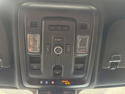 Used 2024 GMC Yukon XL Denali image 46