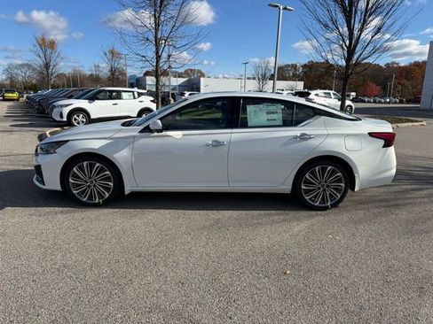 New 2025 Nissan Altima 2.5 SL image 8