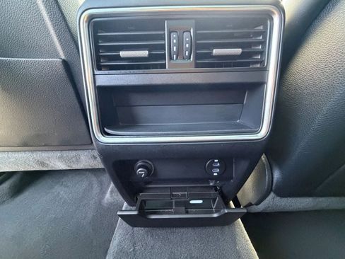 Used 2022 Porsche Cayenne AWD/4WD image 25