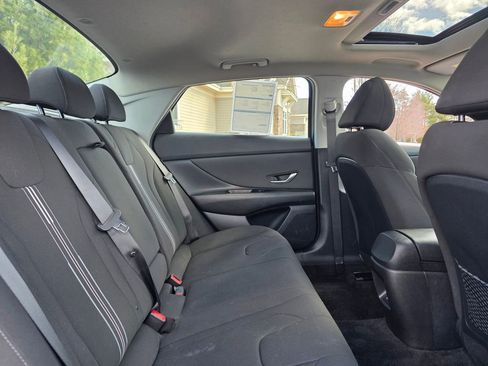 Used 2024 Hyundai Elantra SEL w/ Convenience Package image 29