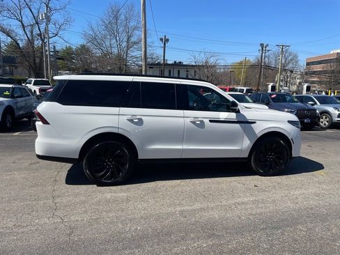 Used 2025 Lincoln Navigator Reserve w/ Jet Appearance Package AWD/4WD image 7