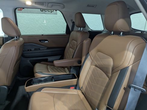 Used 2022 Nissan Pathfinder Platinum AWD/4WD image 14