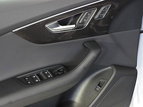 Used 2023 Audi Q8 Premium w/ Convenience Package image 12