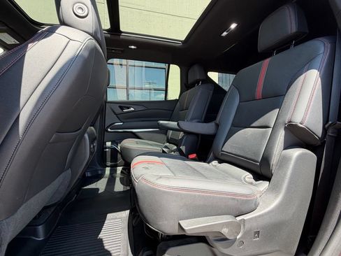 Used 2024 Chevrolet Traverse RS w/ LPO, Floor Liner Package AWD/4WD image 9