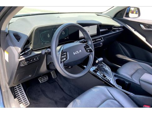 Used 2023 Kia Niro SX Touring FWD image 12