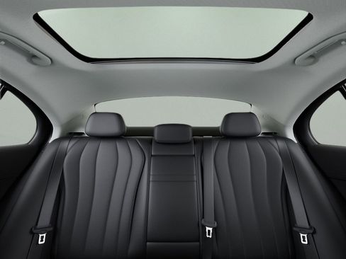 Used 2025 Mercedes-Benz E 350 Sedan image 44