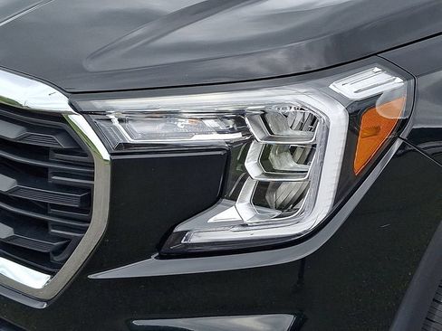 Used 2024 GMC Terrain SLE AWD/4WD image 9