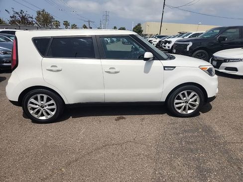 Used 2017 Kia Soul + FWD image 17