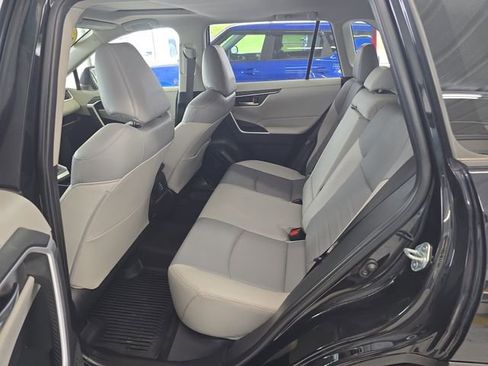 Used 2020 Toyota RAV4 XLE Premium image 10