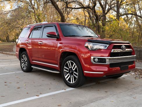 Used 2016 Toyota 4Runner Limited image 2