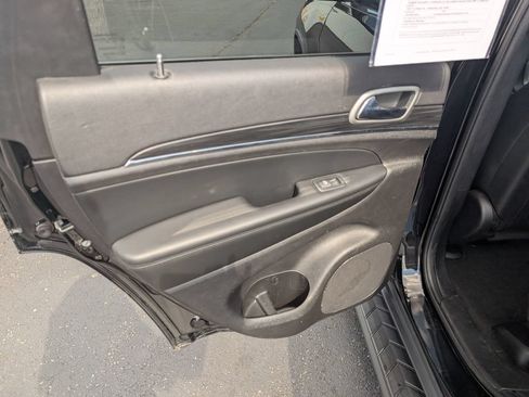 Used 2022 Jeep Grand Cherokee Limited AWD/4WD image 15