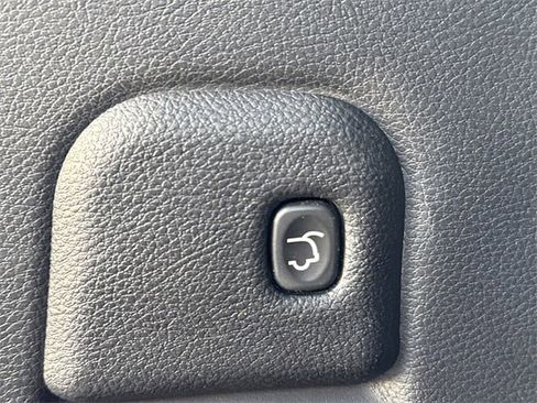 Used 2019 Jeep Grand Cherokee Limited w/ Luxury Group II image 12