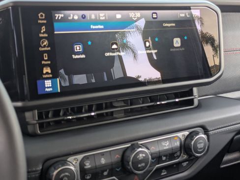 Used 2025 Jeep Wrangler Rubicon w/ Convenience Group image 21