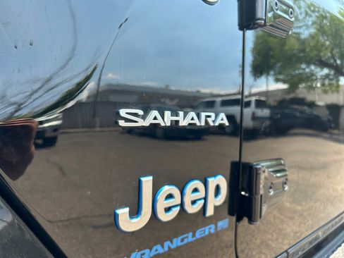 Used 2023 Jeep Wrangler Unlimited Sahara w/ Cold Weather Group AWD/4WD image 24