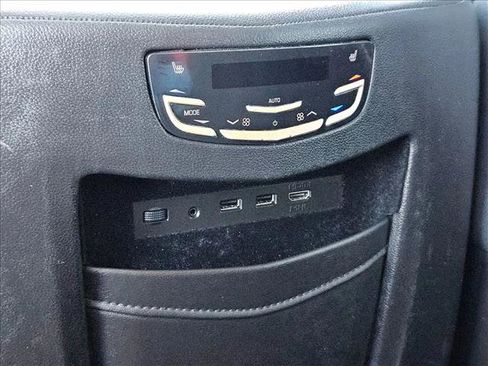 Used 2018 Cadillac Escalade ESV Luxury image 18