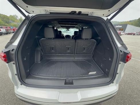Used 2022 Chevrolet Traverse High Country w/ LPO, Floor Liner Package AWD/4WD image 30